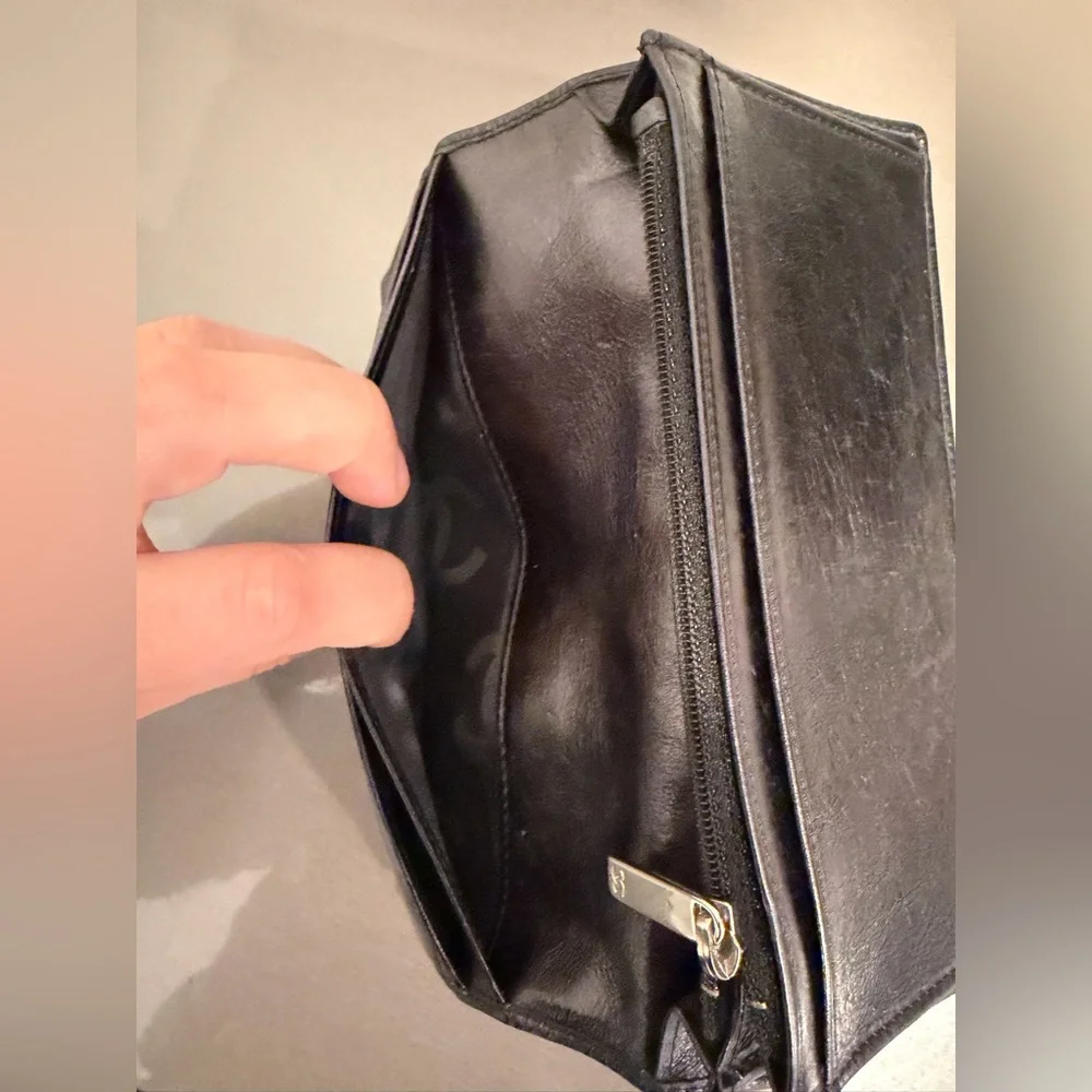 CHANEL Quilted Dark Leather wallet - Picture 7 of 11